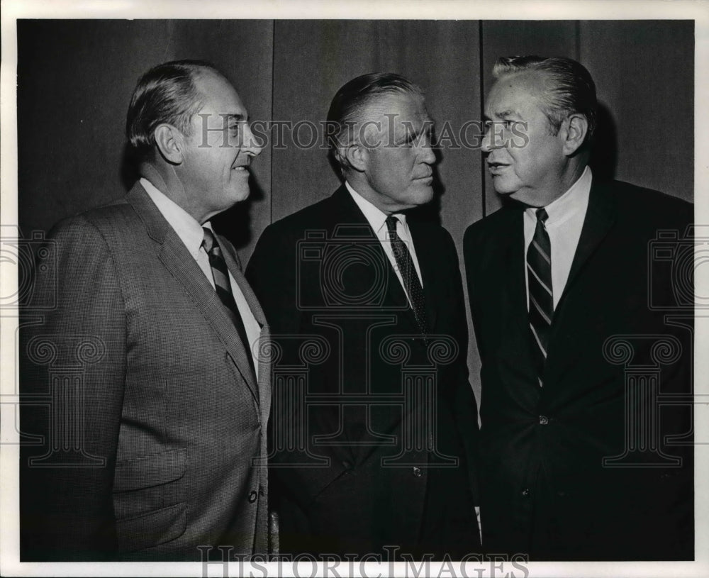 1969 Press Photo George Romney with James A Rhodes at $100/plate dinner-Historic Images