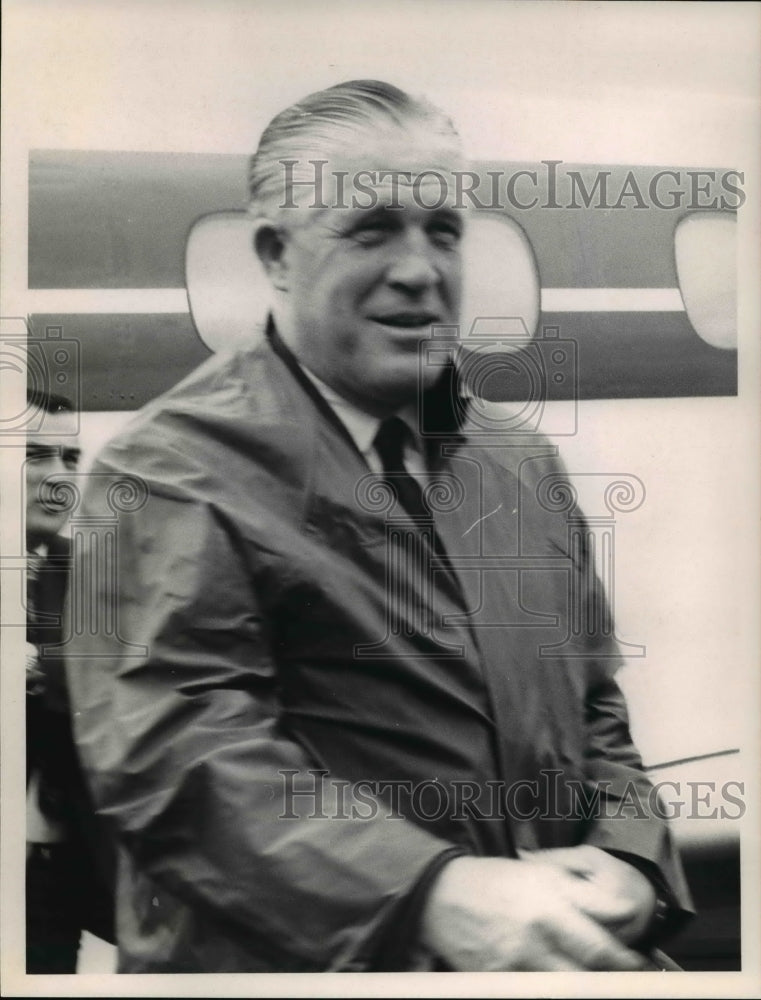 1967 Press Photo Governor George Romney smiles as he arrives - cva38729 - Historic Images