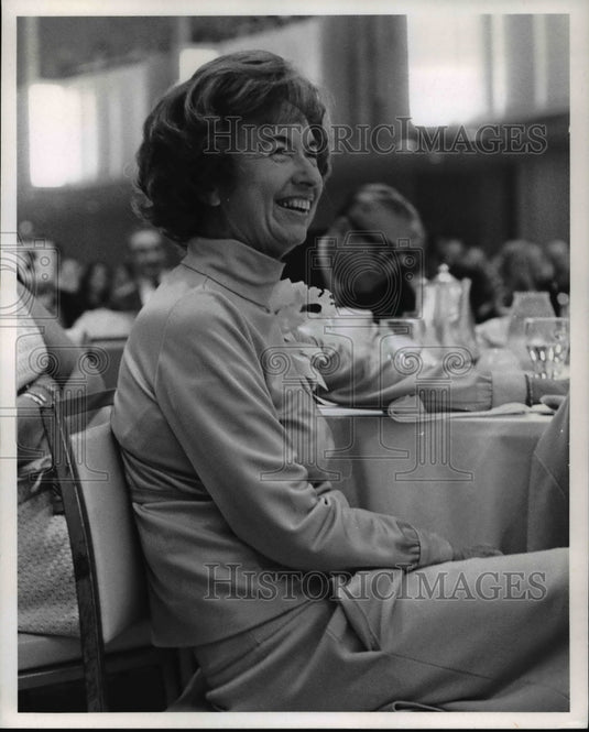 1968 Press Photo Mrs George Romney listening to husband speak at $100 plate meal - Historic Images