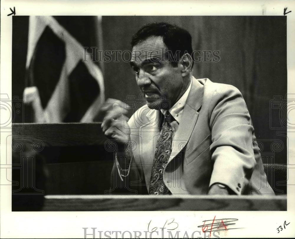 19854 Press Photo Sam Rutigliano Cleveland Browns Coach Testifies - Historic Images
