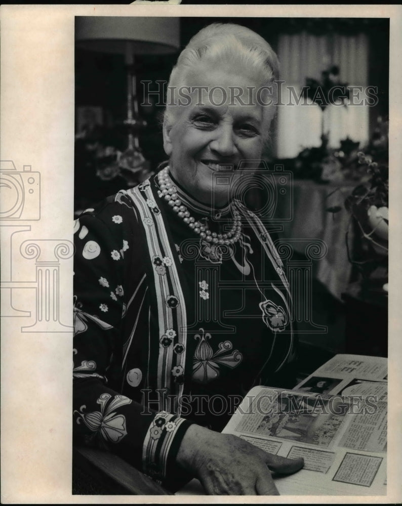 1972, Mrs Marie Q Schrieber - cva40158 - Historic Images