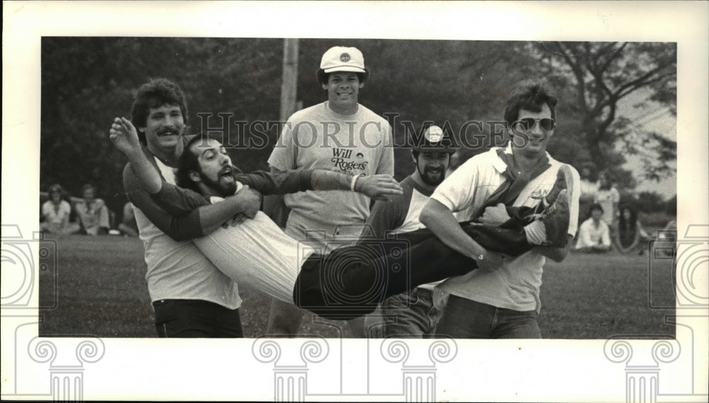 1981 Press Photo Danny Sanders, night show man - Historic Images