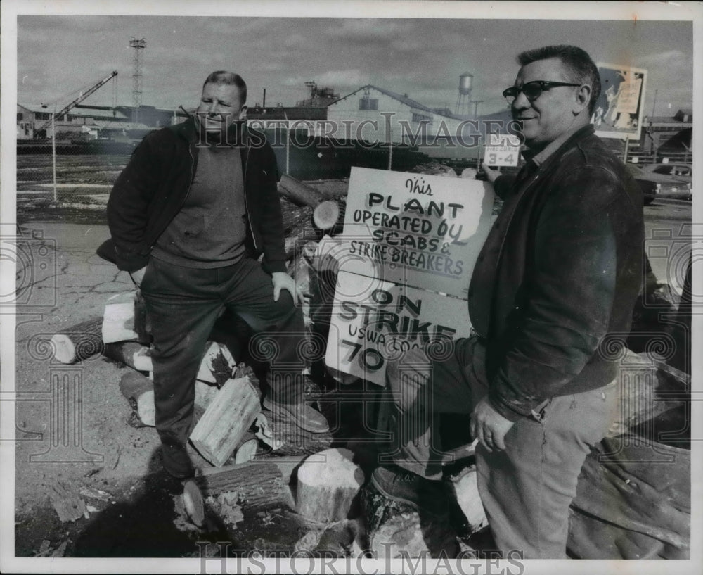 1970 Press Photo William Bowman and Ernie Wears - cva40470 - Historic Images