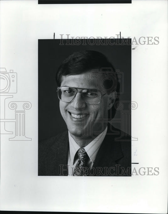 1991 Press Photo Don Sayre, Director of Shoes for Kids - cva40630 - Historic Images