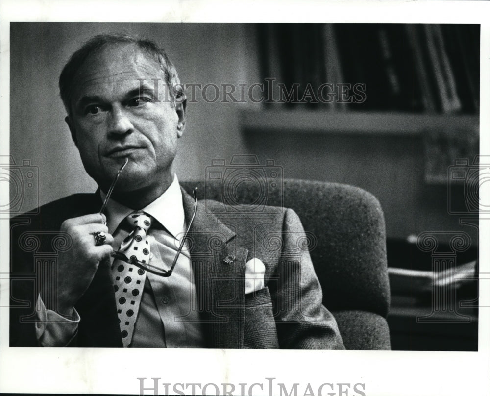 1989 Press Photo Parma Community Hospital&#39;s chief executive, Bernard Schlueter - Historic Images