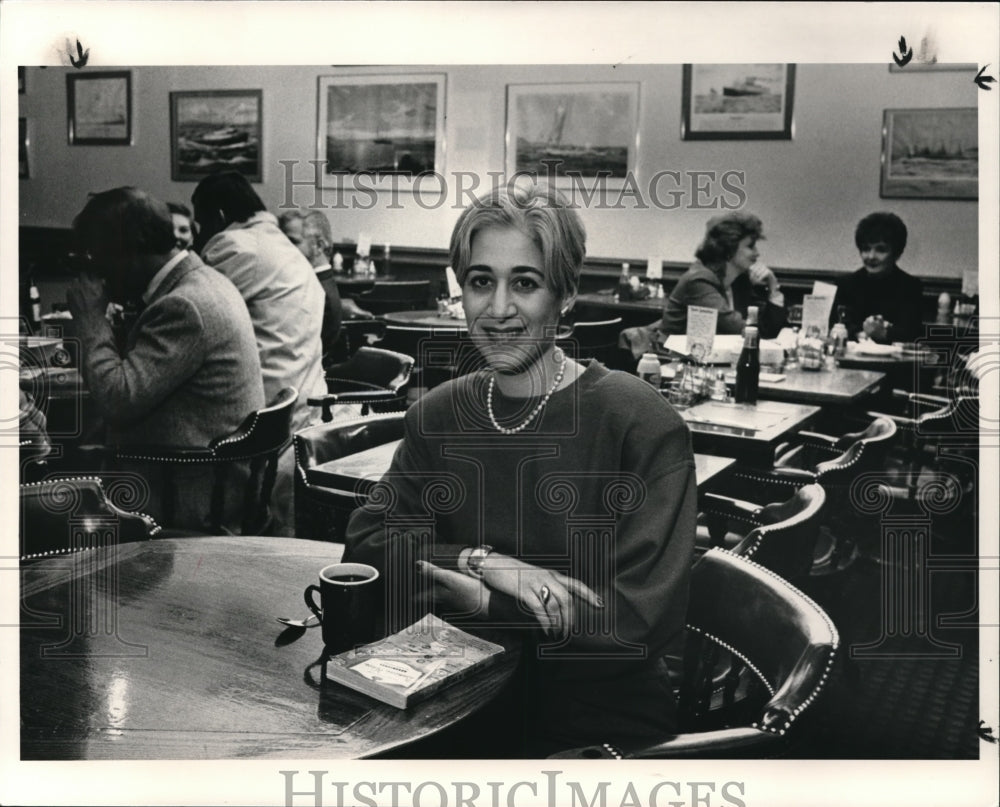 1986 Press Photo Lorna Sass, Food Historian at the Guardhouse Restaurant - Historic Images