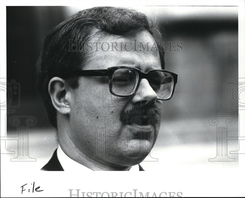 1989 Press Photo Asst US Attorney Gregory Sasse outside US District Court - Historic Images