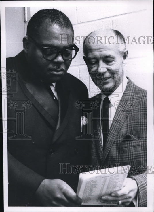 1966 Rev Odie Hoove with Louis Seltzer - Historic Images