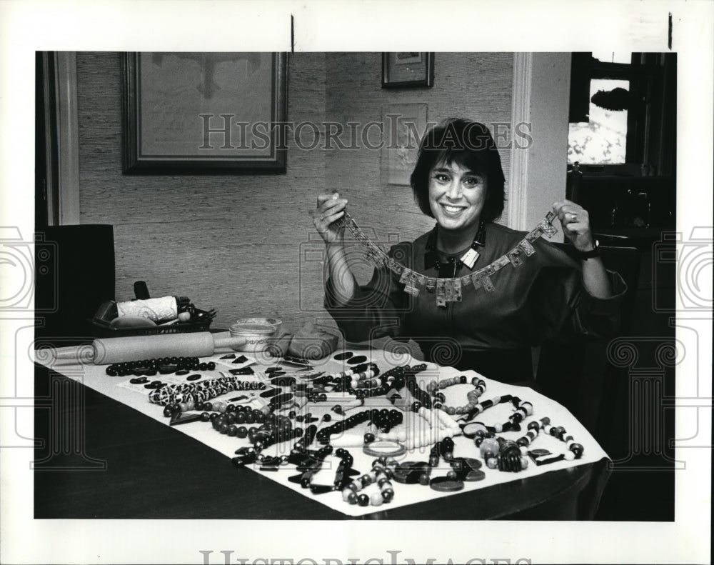 1986 Press Photo Alison Simon at Art Studios 4051 Charlton Rd - Historic Images