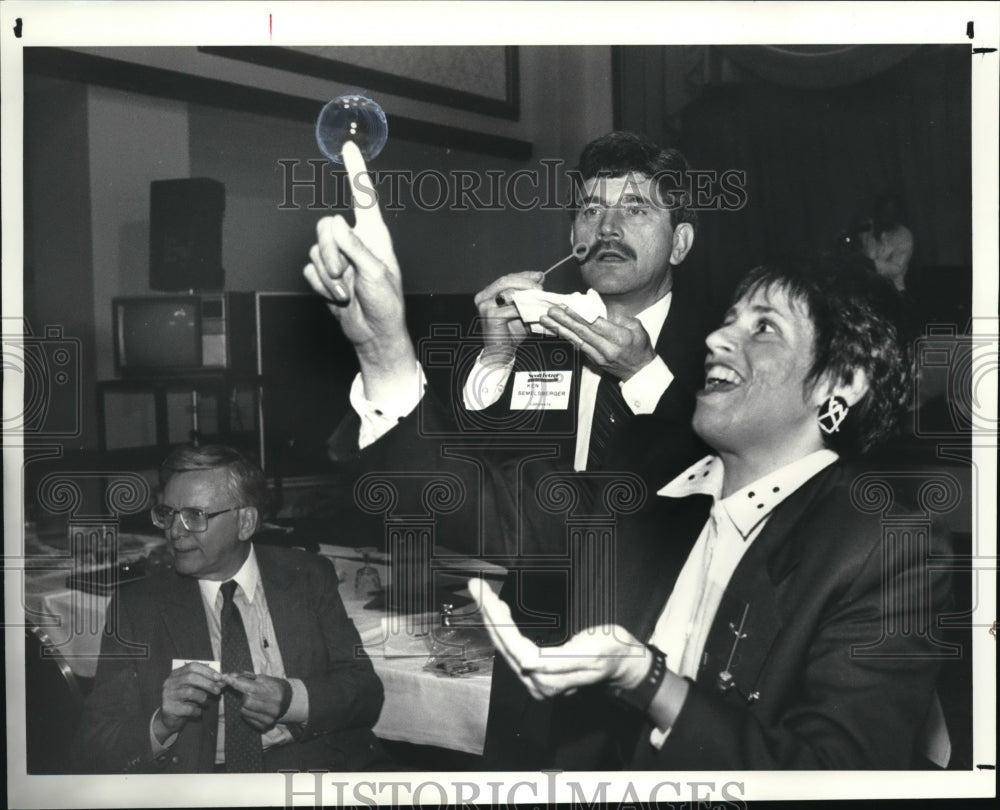 1987 Press Photo Kenneth J. Semelsberger, Ray Schey and Donna Ray Smith - Historic Images