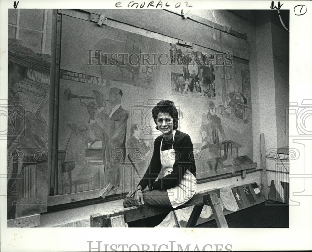 1987 Press Photo Phyllis Seltzer, close-up of jazz murals at Bradley bldg - Historic Images