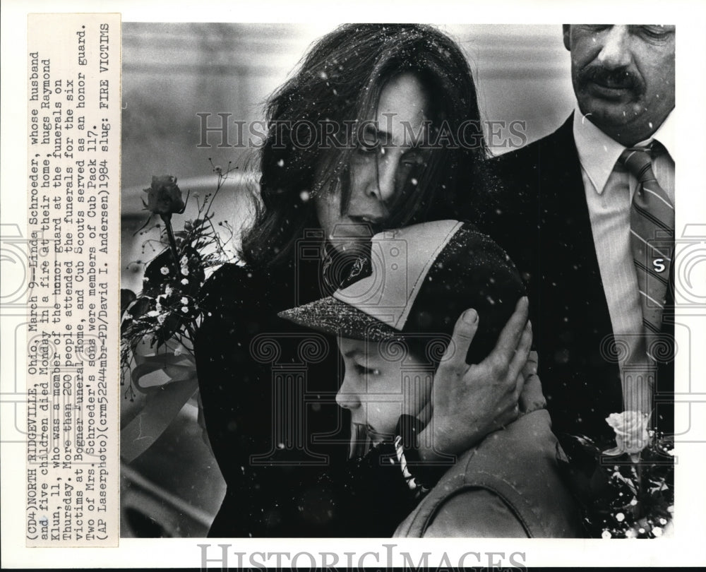 1984 Press Photo Linda Schroeder, whose husband and five children died in fire - Historic Images