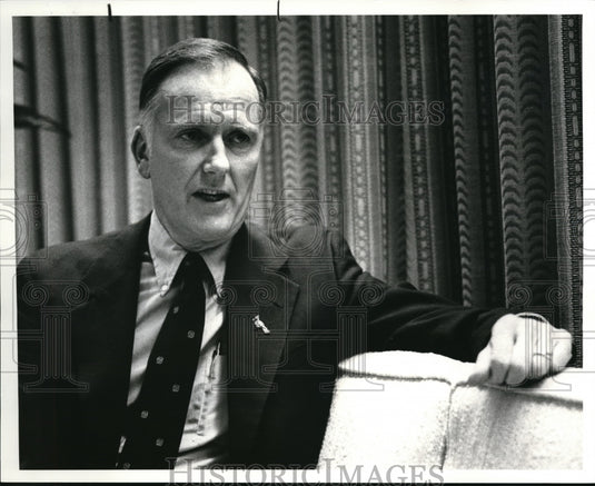 1983 Press Photo Robert F Seaton, president of Cardinal Federal Savings & Loan - Historic Images
