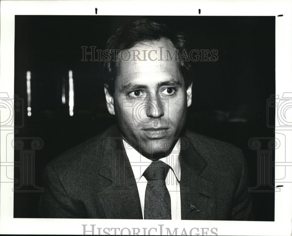 1987 Press Photo James F. Sheppard, of Cardinal Savings at a class - cva41089 - Historic Images