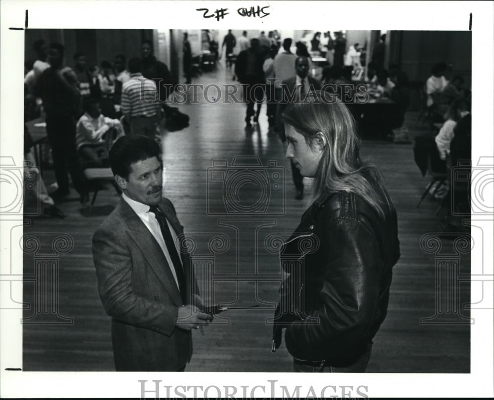 1990 Press Photo Cleveland Heights High School Principal Charles Shaddow - Historic Images