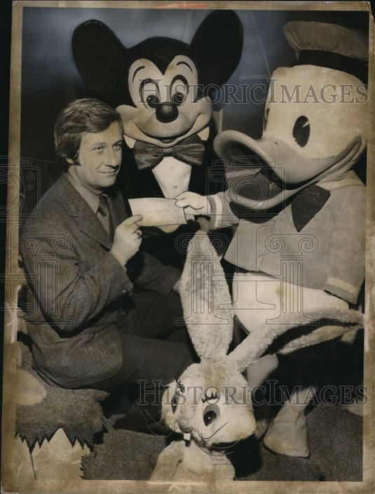1972 Jake Rosenheim with Mickey and Donald  - Historic Images