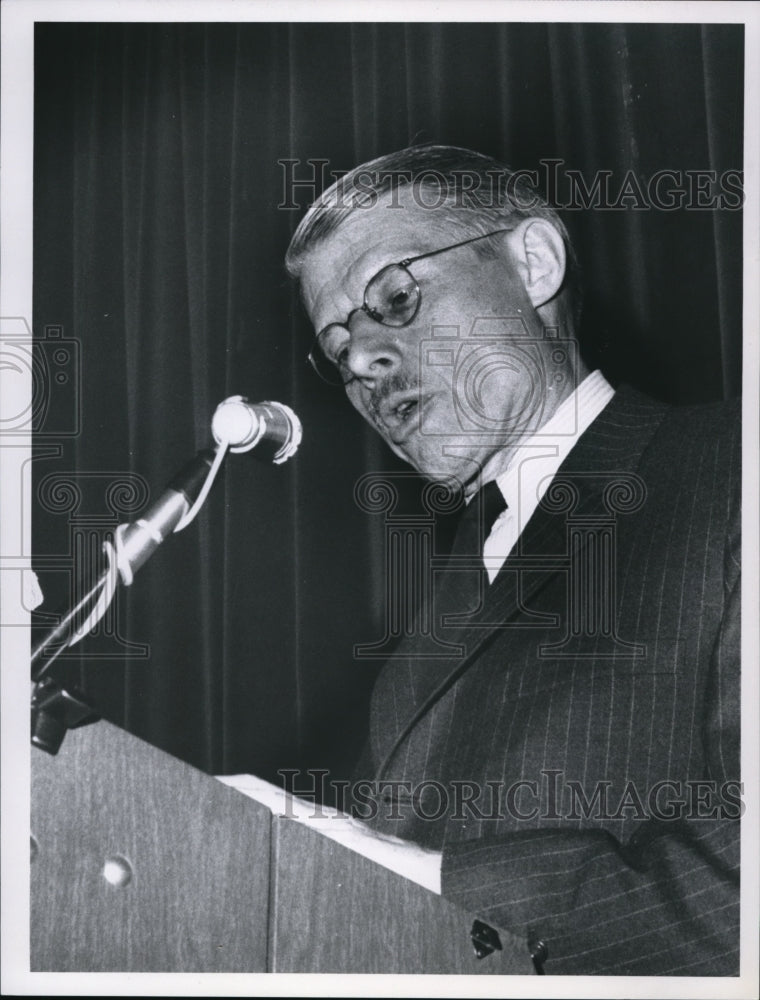 1967 Harrison E. Salisbury speaks at CCC Univ - Historic Images