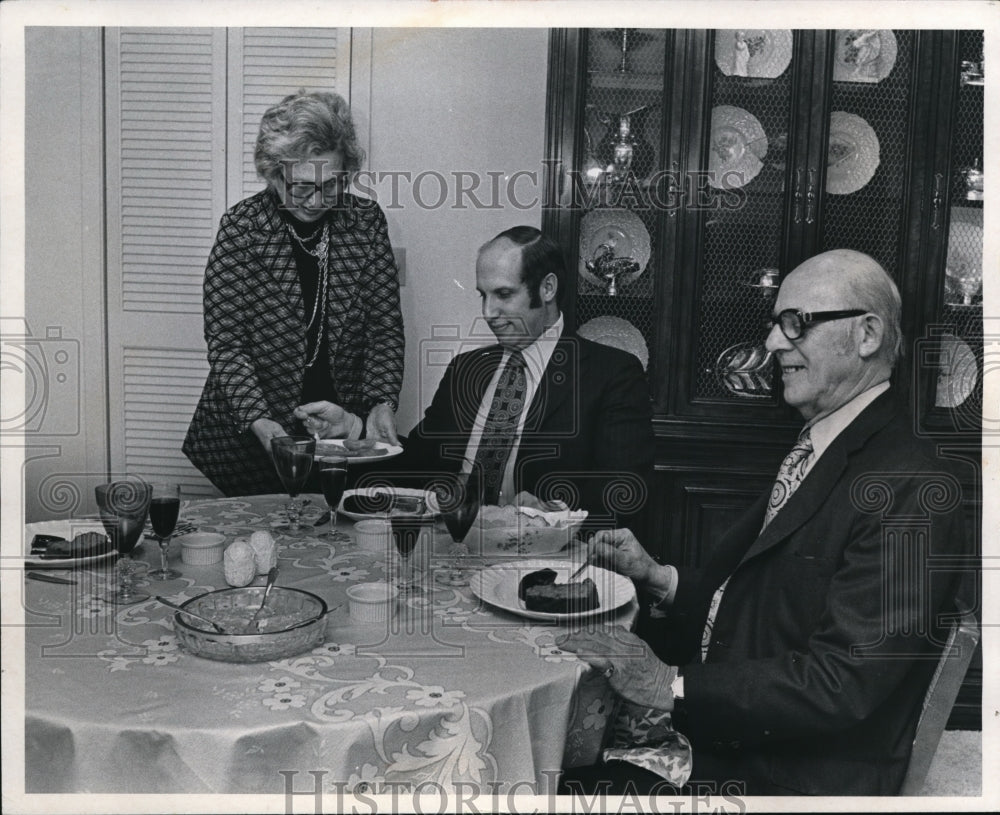 1972, Roger Silberman in a meeting with Mr and Mrs AA Glick - Historic Images