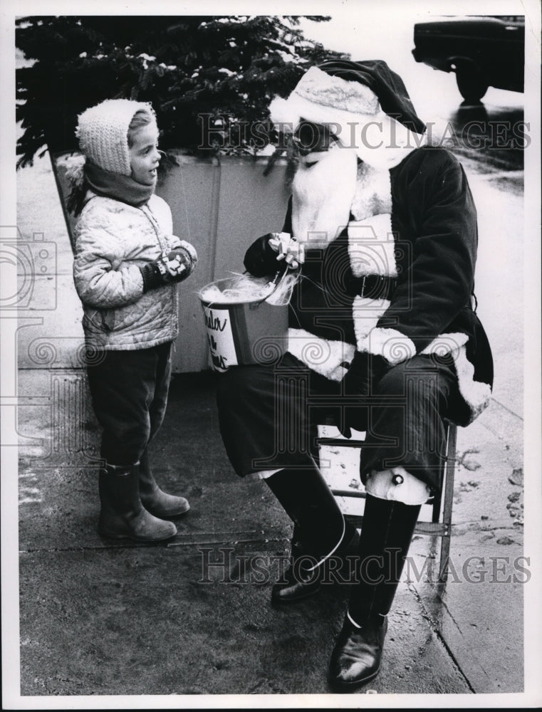 1968 Press Photo James Robinson as Santa Clause on Public Square - cva41590-Historic Images