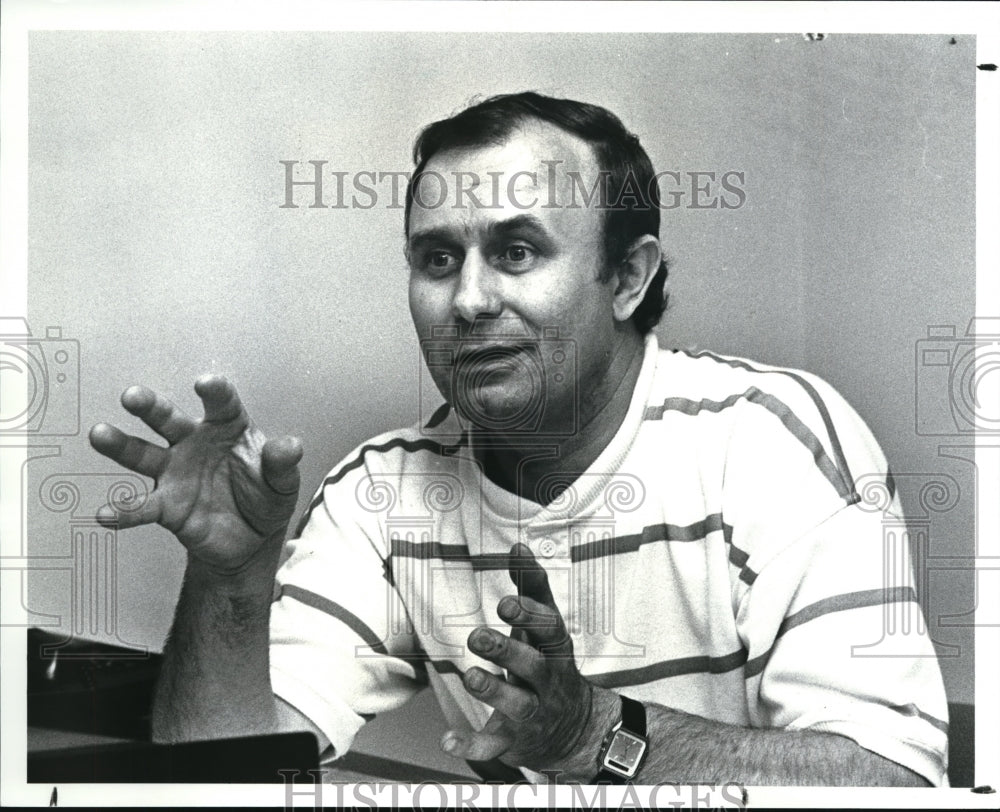 1987 Press Photo George Sherry, founder of the Computer Training Center - Historic Images