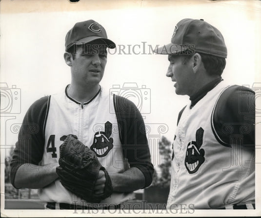 1968 Sonny Siebert arrives & talks to Al Dark - Historic Images