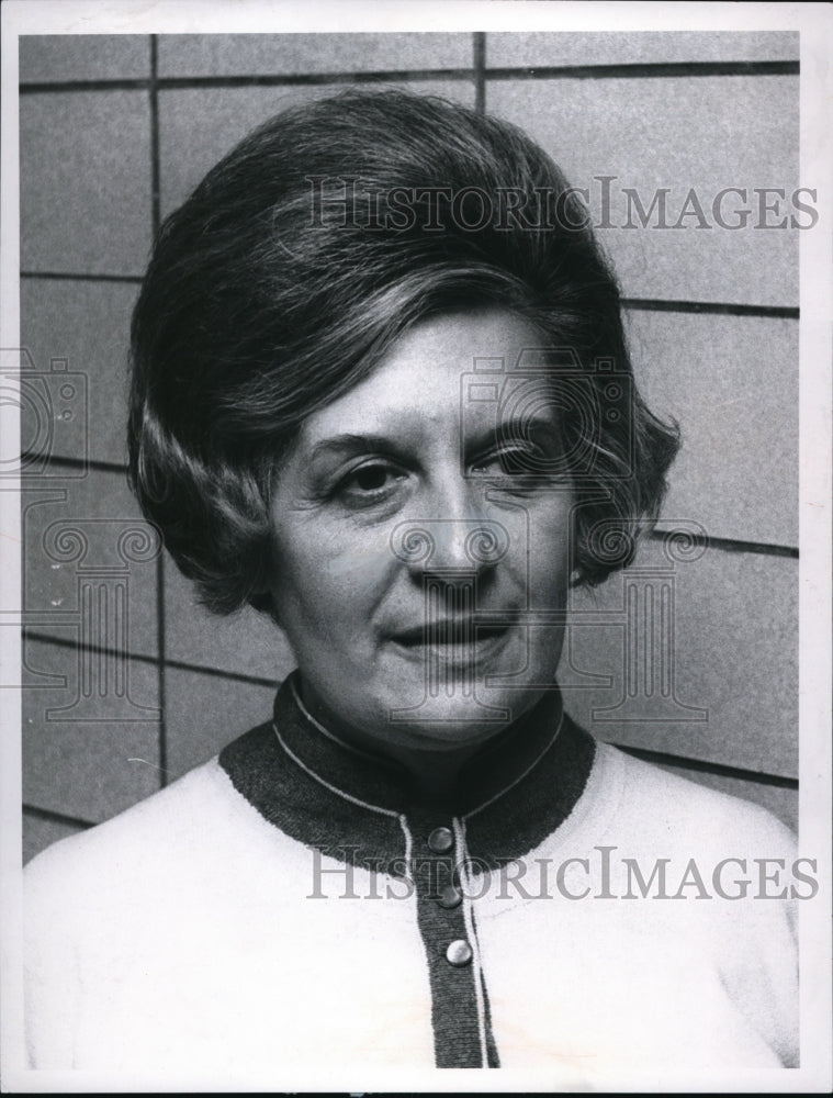 1968 Press Photo Mrs Charlotte Sherman, Student CSU Bedford University - Historic Images