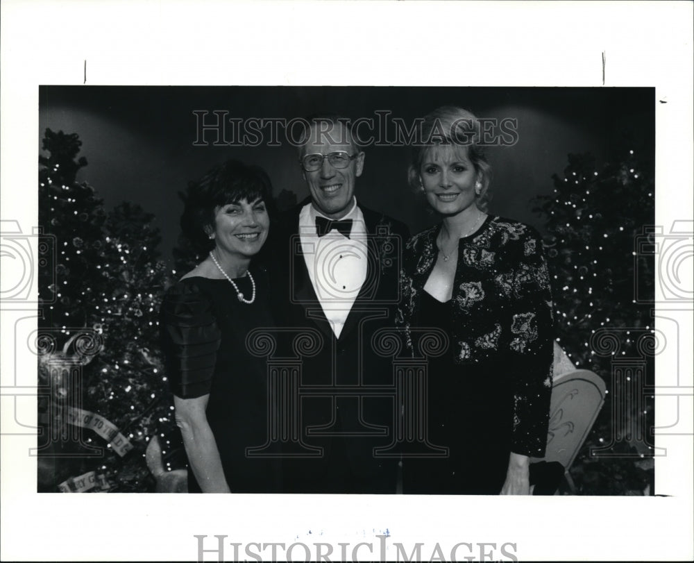 1990 Press Photo Beatrice Moore, Tom Moore and Wilma Smith - Historic Images