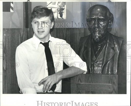 1983 Press Photo PD Employee Mike Stefka - Historic Images