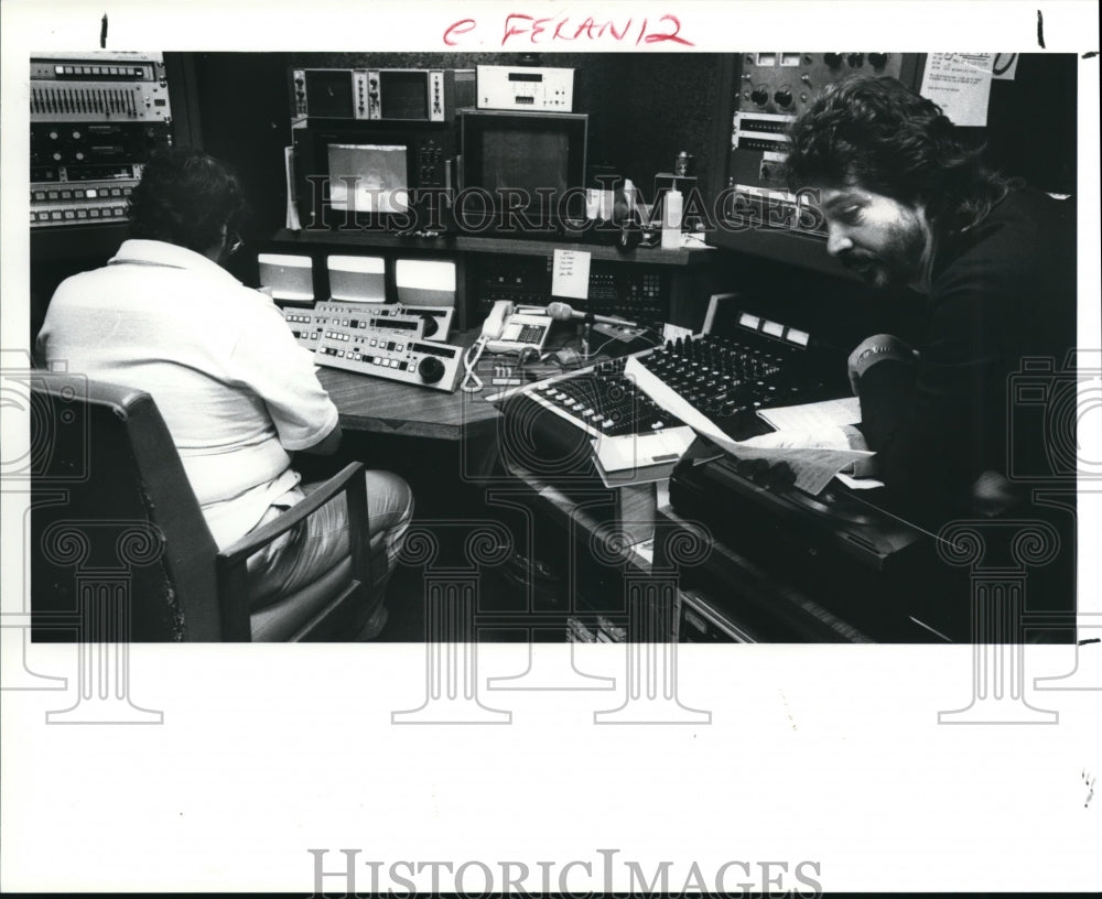 1989 Press Photo Michael Stanley with the post production producer Steve Goldurs - Historic Images