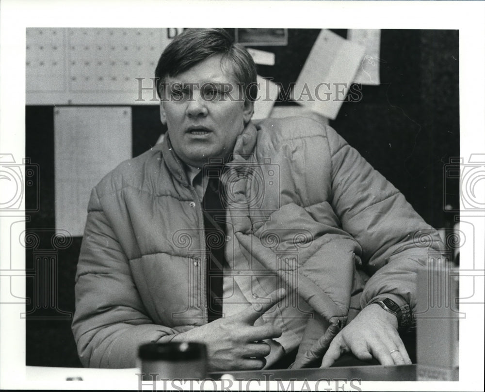 1982 Press Photo Cleveland Stadium manager Larry Staverman - Historic Images