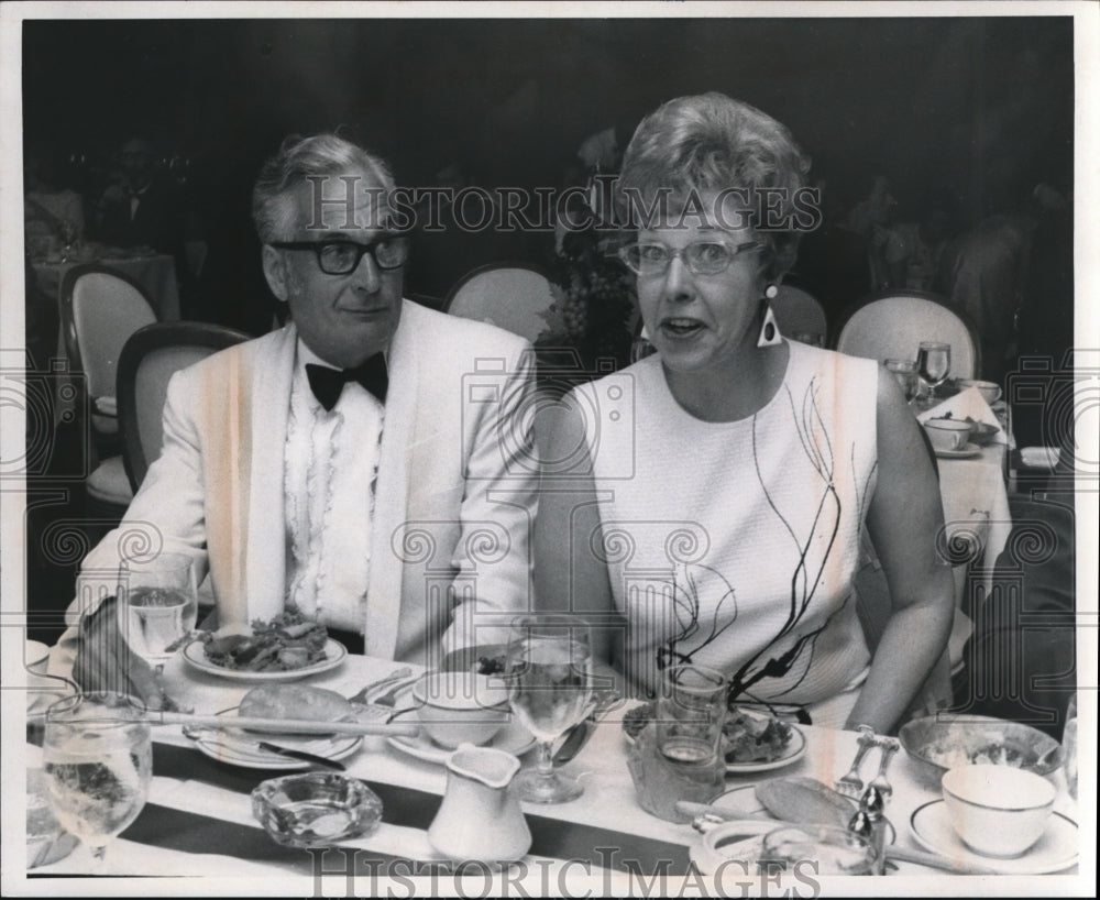 1970 Press Photo Dr. Conrad Spilka with Mrs. Richard W. Watts - cva42181-Historic Images