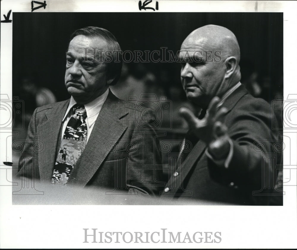 1982 Press Photo Raymond A Stachewicz arraignment with his Atty.Robert Boughton - Historic Images