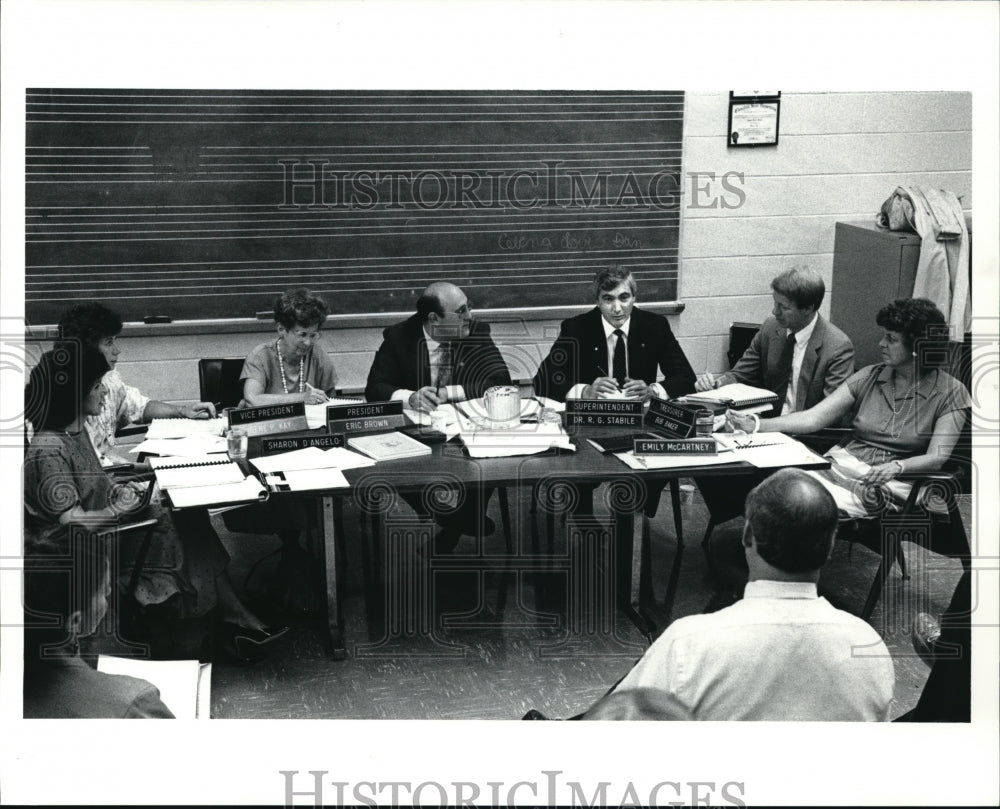 1990 Press Photo Robert Stabile of Mayfield High School with School Board - Historic Images