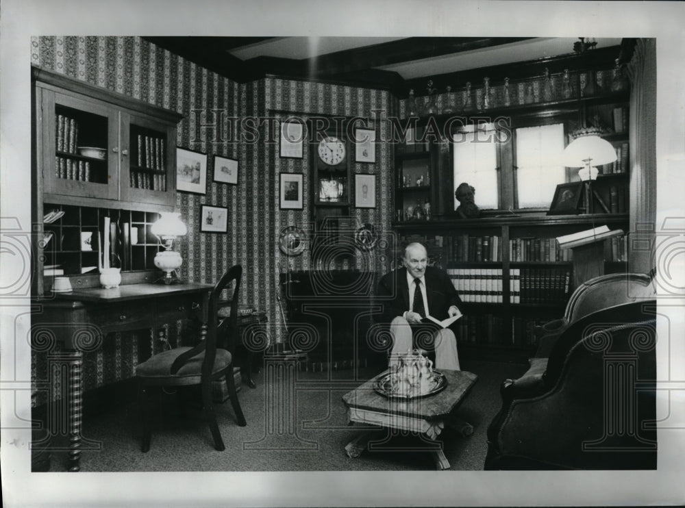 1976 Press Photo Joseph B Smith Library in his Home - cva42204-Historic Images