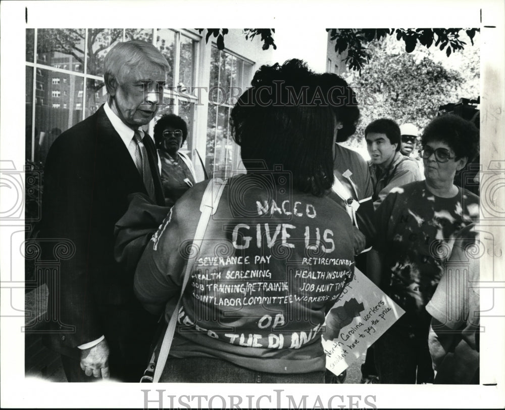 1991 Press Photo Ward Smith, Chairman of NACCO industries came out - cva42220 - Historic Images