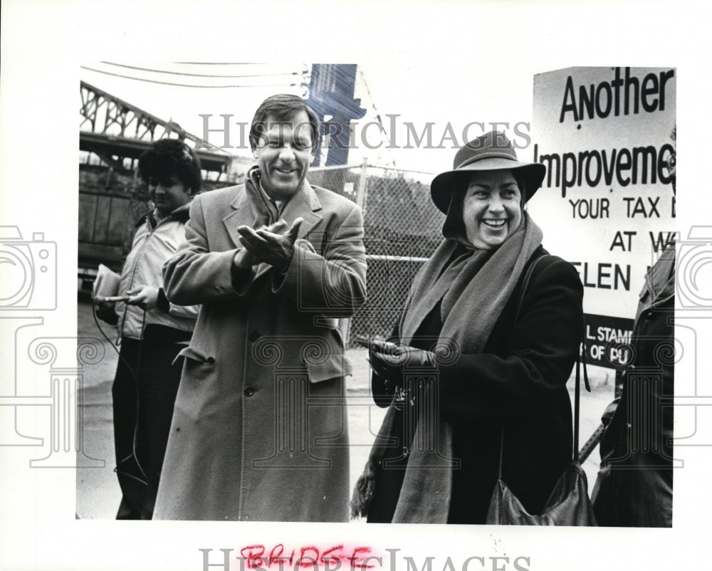 1985 Press Photo Mayor George V. Voinvich and Councilwoman Helen K. Smith - Historic Images