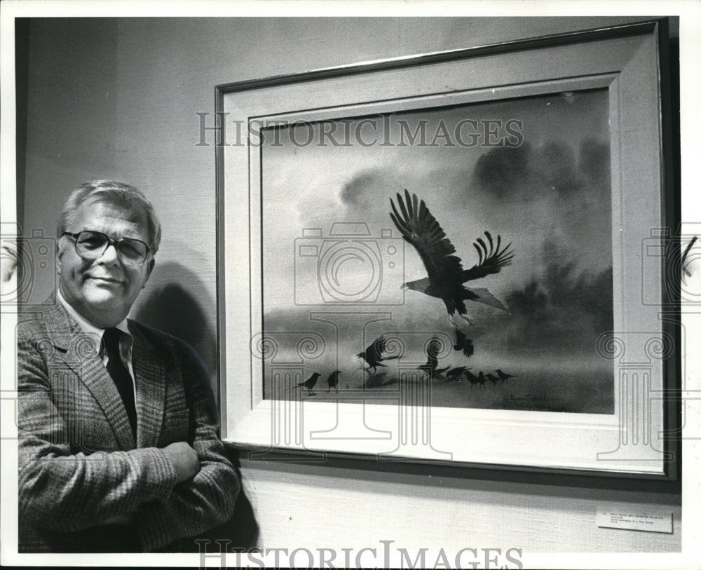 1982 Press Photo William E Scheele &amp; his nature painting at the Intown Club - Historic Images