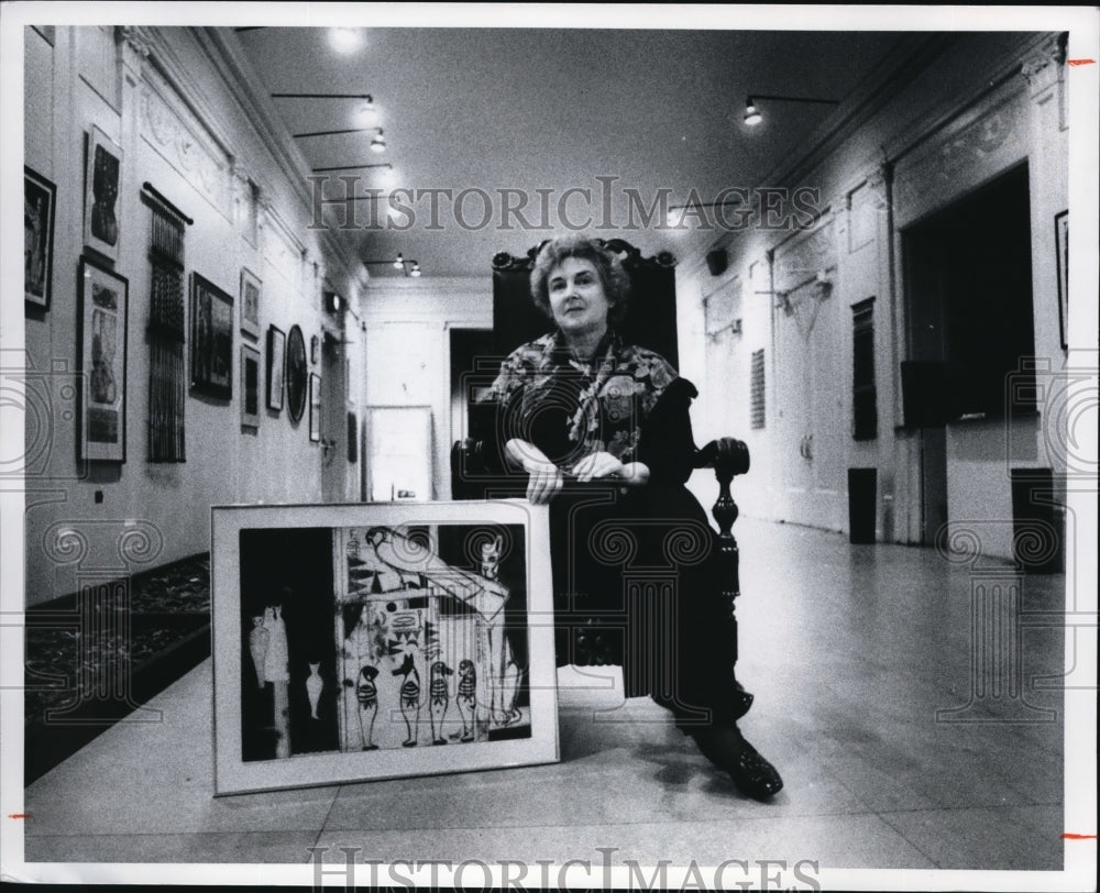 1977 Press Photo Barbara D. Smith in the Play House Gallery with her Four Sons - Historic Images