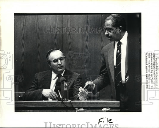 1988 Press Photo Clarence D Rodgers and Sgt. Albert Figler - Historic Images