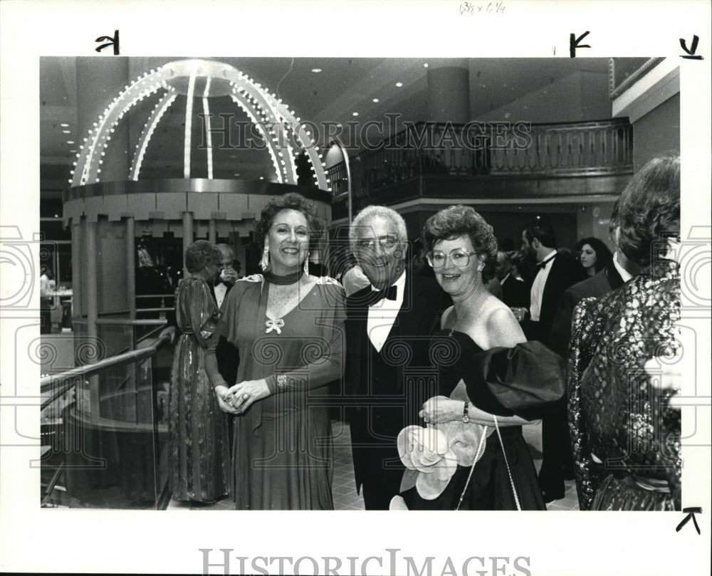 1985 Press Photo Jean Stapelton, Gerald Freedman and Marily Brentlinger-Historic Images