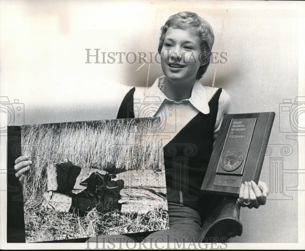 1972, Davenport Field award winning photo by Connie Skufca - Historic Images