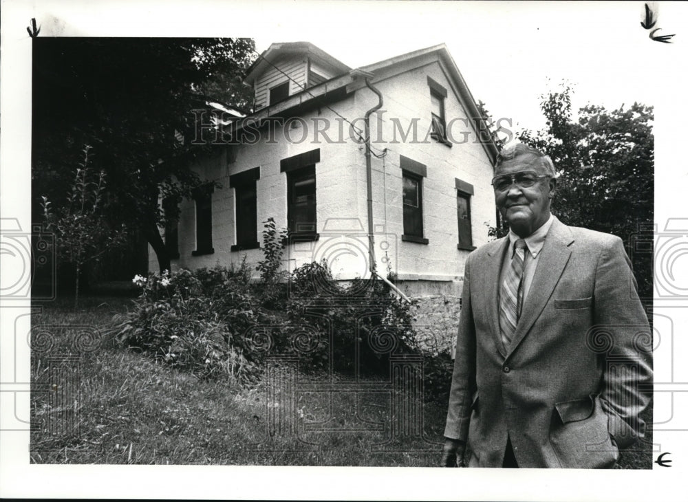 1985 Press Photo Stanley Skoczen, Independence Superintendent of School - Historic Images