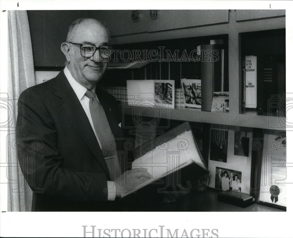 1989 Press Photo Larry Small, Senior Citizens Advocate - Historic Images