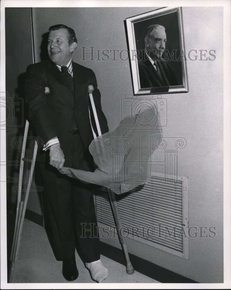 1970 Press Photo Roland Smith, Chairman of the Board Euclid Glen Hospital - Historic Images