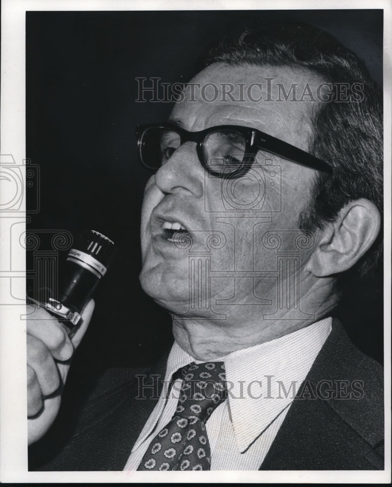 1974 Press Photo Juliam M Sobin of President of Sobin Chemicals-Historic Images