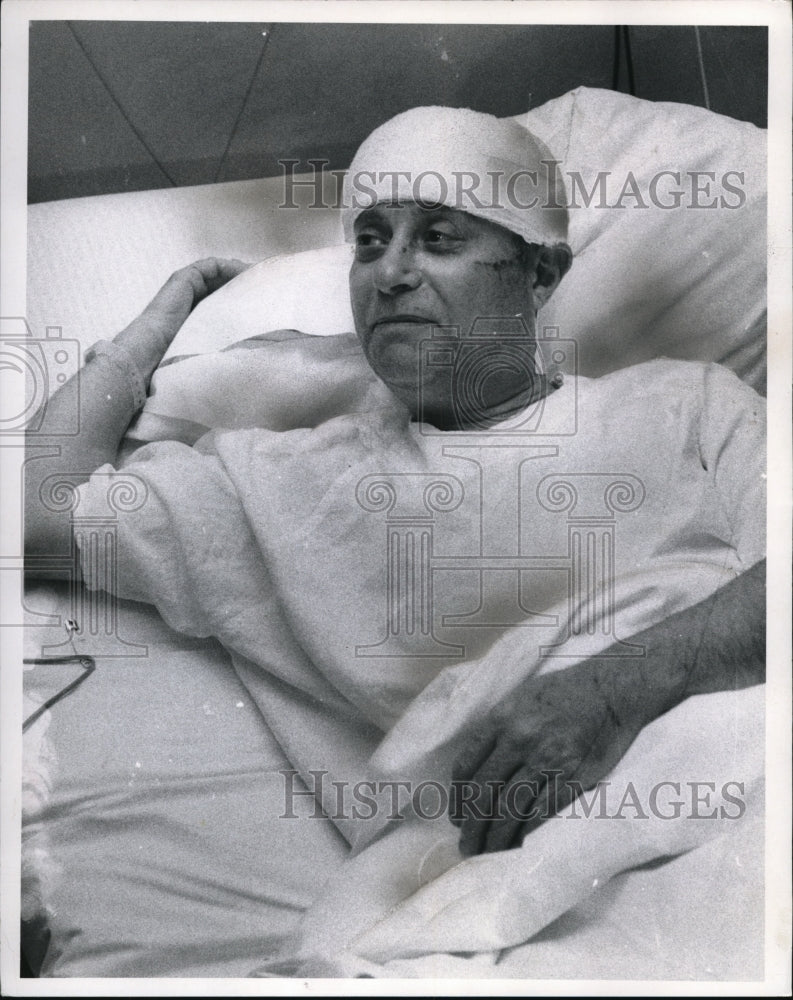 1970 Press Photo Judge Manuel Rocker at St. Luke's Hospital - Historic Images
