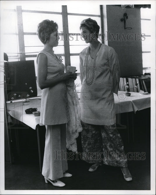 1970 Mrs. James W. Smith and Mrs. James W. Harris - Historic Images