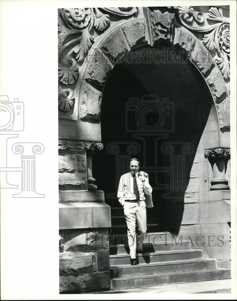 1983 Press Photo  Oberlin College President S. Frederick Starr - Historic Images