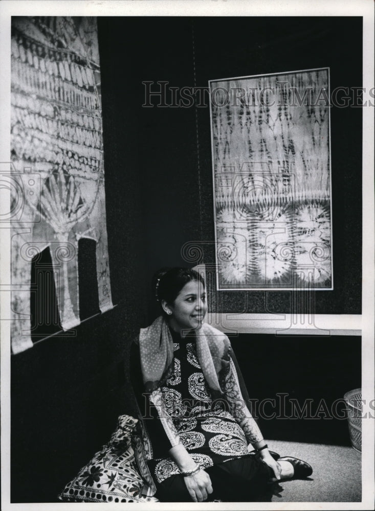 1972, Surgit Singh in her Apsora Gallery - cva43275 - Historic Images