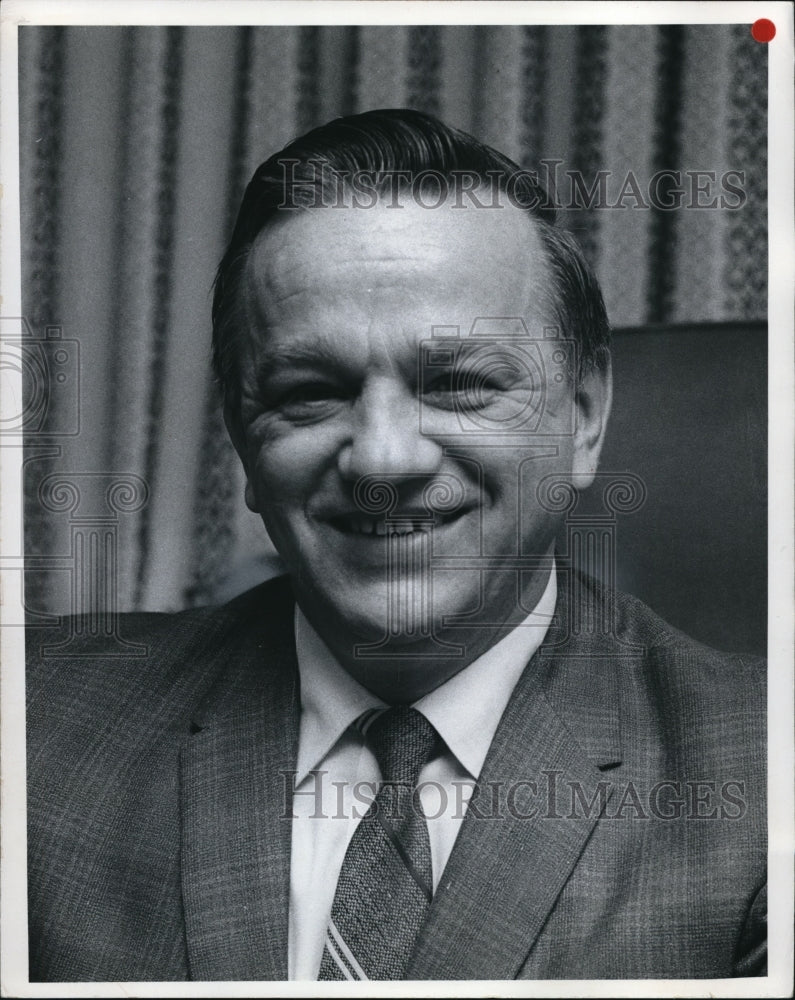 1971 Press Photo Garfield Heights Mayor Raymond Stachewicz-Historic Images